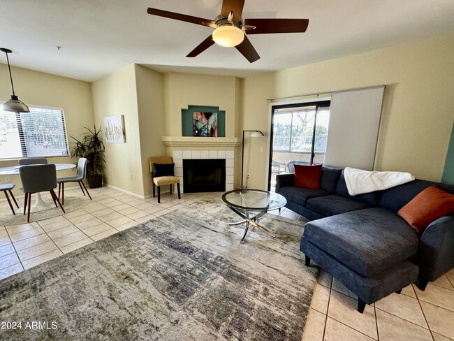 Photo - 15050 N Thompson Peak Pkwy Apartamento Unidad 1065