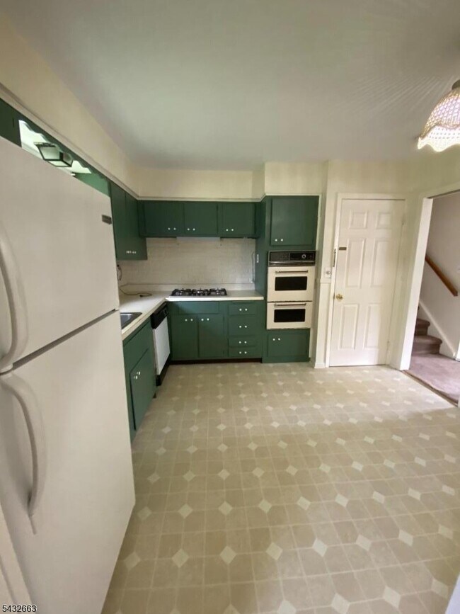 Photo - 721 Lawrence Rd
