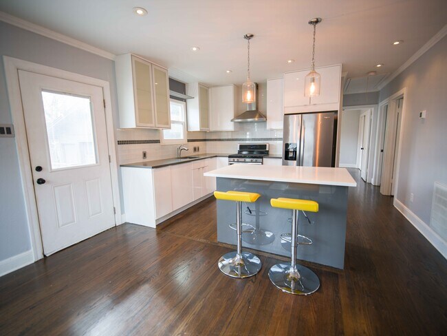 Photo - 701 Bouldin Ave