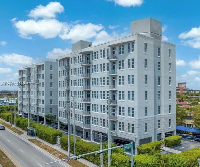 Building Photo - 1791 NE Miami Gardens Dr Unit E302