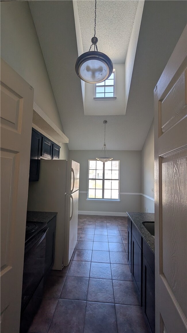 Building Photo - 2005 Blueberry Ln