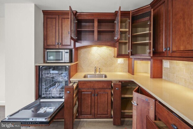 Photo - 8340 Greensboro Dr Unit 302