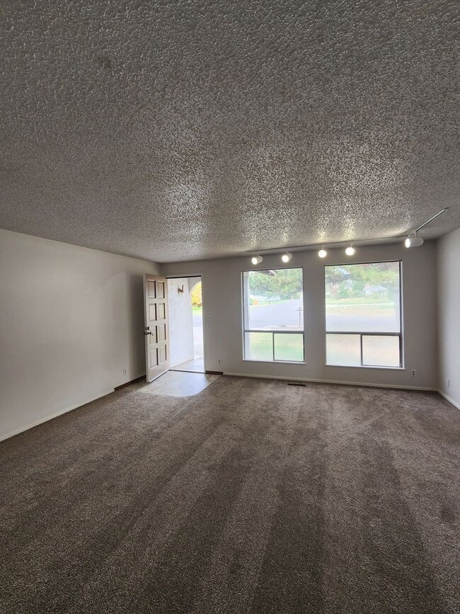 6104 W Walnut St Unit a