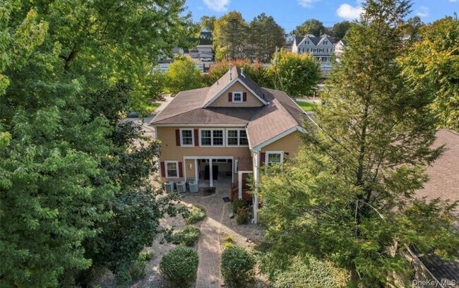 Photo - 10 Burnside Ave Unit F