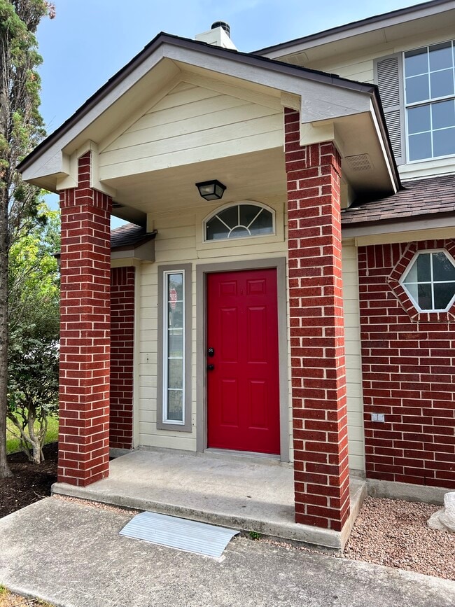 Photo - 740 Winborne Way