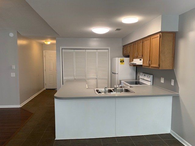 Photo - 129 W Victoria Ct Unidad Apartment E