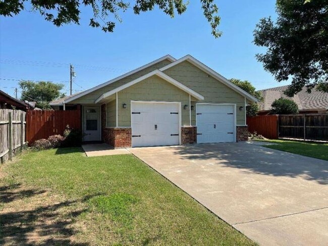 Photo - 2513 SW E Ave