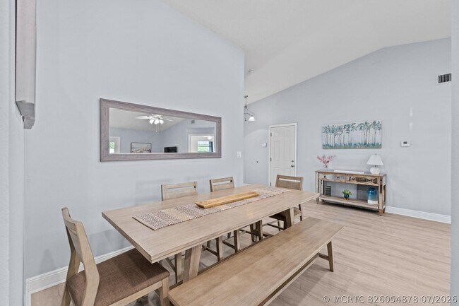 Photo - 1599 Bayridge Pl