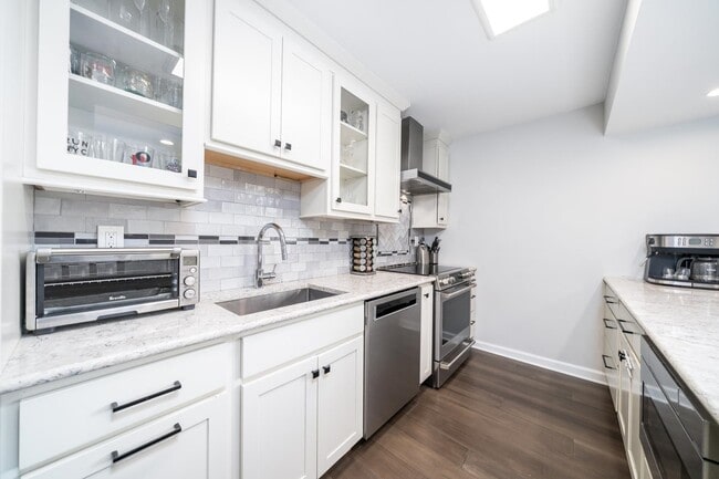 Photo - 551 Observer Hwy Unit apt 3d