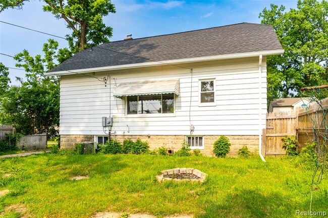 Photo - 21200 Collingham Ave