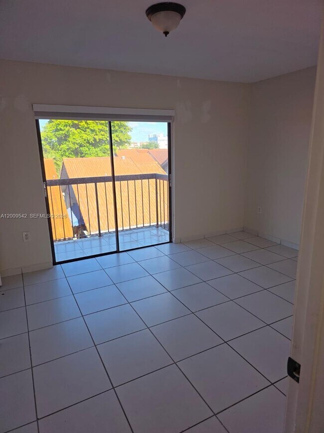 Photo - 2186 W 60th St Unidad 20208