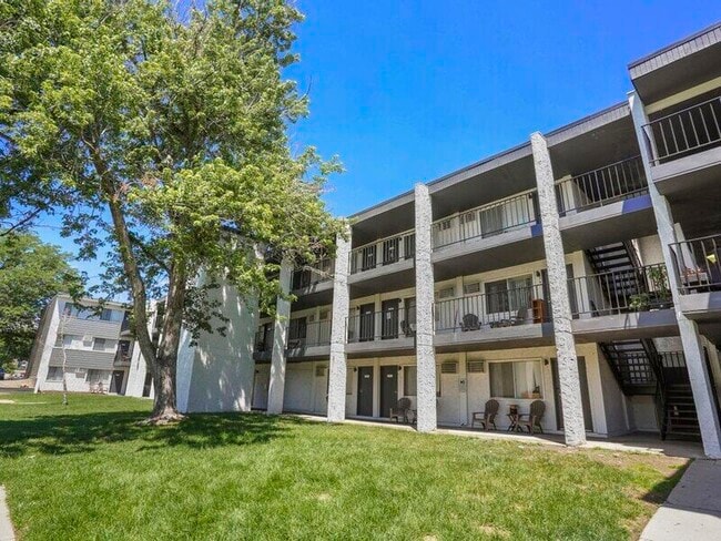 Building Photo - Iris