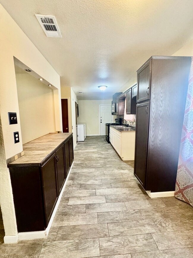 Photo - Lexington Subdivision-3/2-Move in ready! Call and schedule today!--Move in special