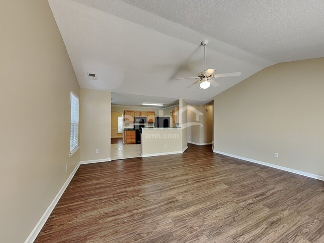 Photo - 101 Cobb Hall Ct