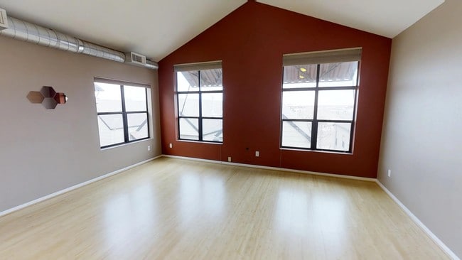 Photo - 3038 Umatilla St