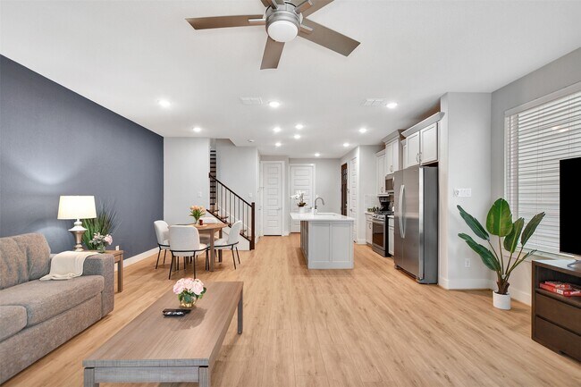 Photo - 119 E 43rd St