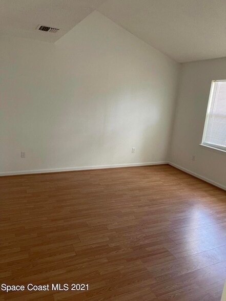 Building Photo - 4230 Mt Vernon Ave Rental