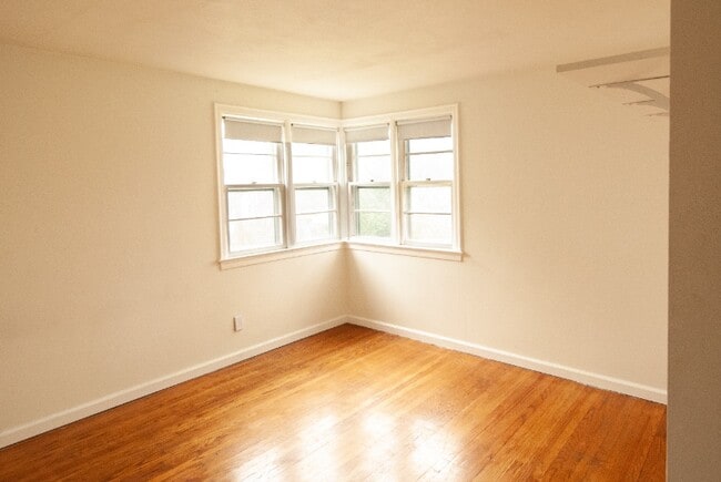 Photo - 512 Nottingham Rd