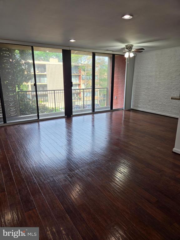 Building Photo - 16 S Van Dorn St Unit 201