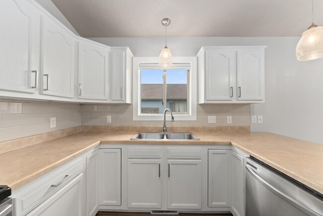 Photo - 8208 S Hughes Ave