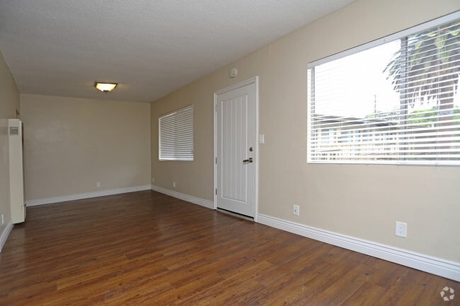 Studio - 600 SF - 203 Ladera St