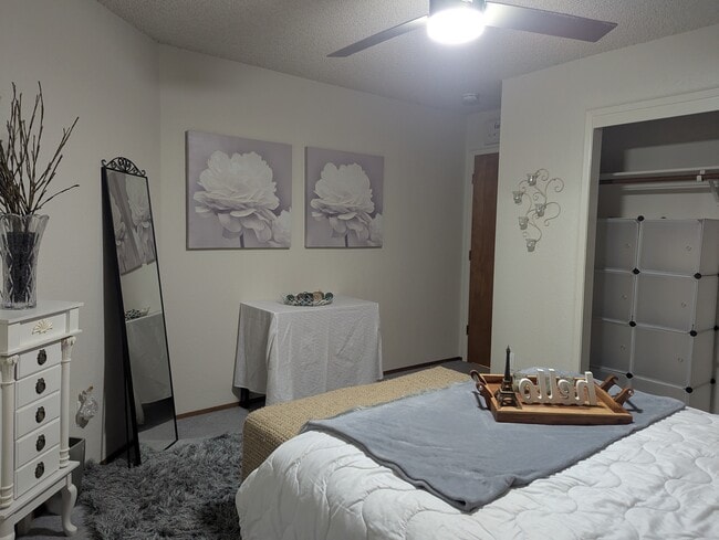 Photo - 2337 St Lawrence Ln