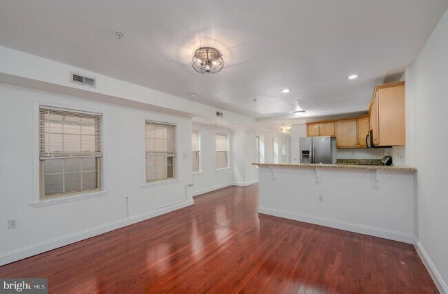 Photo - 838 S Bond St