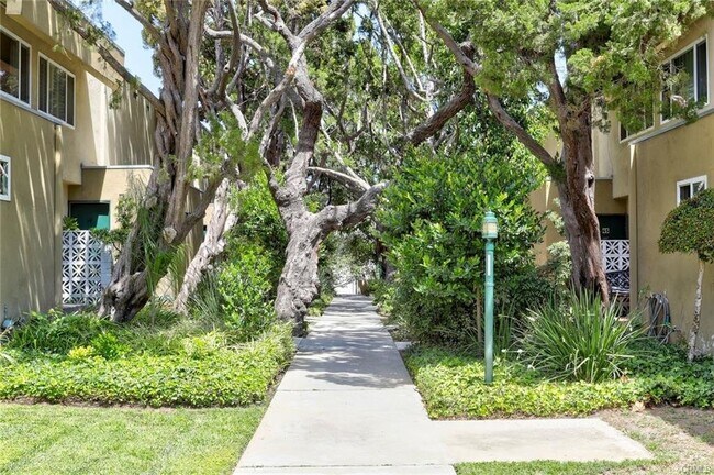 11138 Aqua Vista St Unit 9