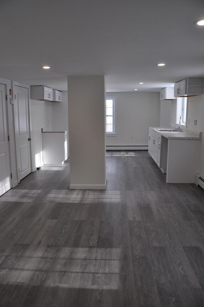 Photo - 703 Blossom St