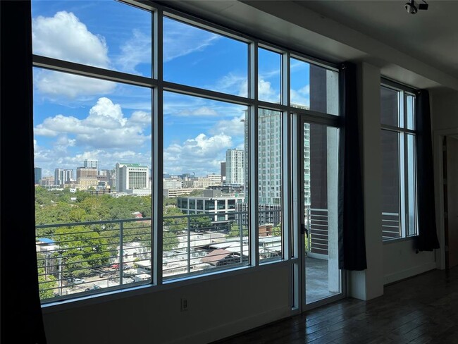 Photo - 800 W 5th St Condo Unit 1006