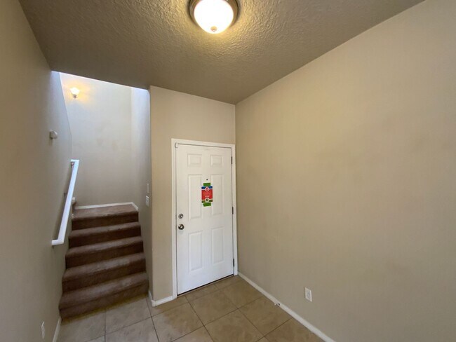 Photo - 3 Bedroom Home Available Near Unser Blvd NW & Rainbow Blvd NW!