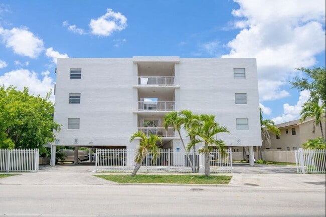 Building Photo - 1095 W 77 St Hialeah, FL 33014