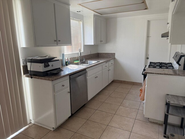 Kitchen - 3529 W Cornelia Cir Unit 3 Rental