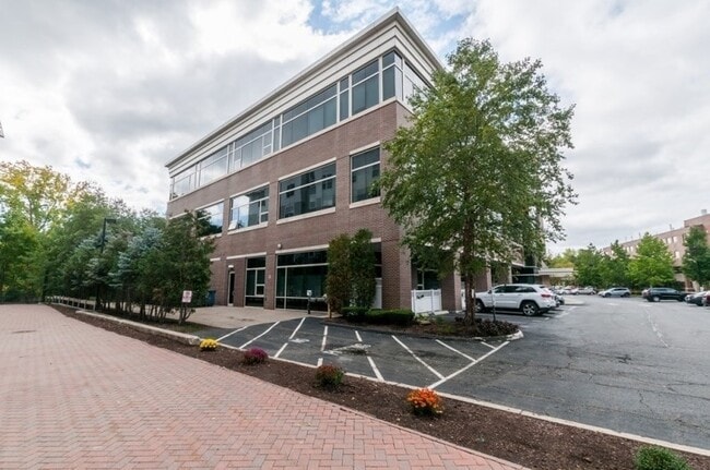 Building Photo - 290 Pleasant St Unit 208