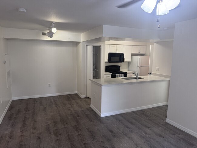 Photo - 3016 Parkway Blvd