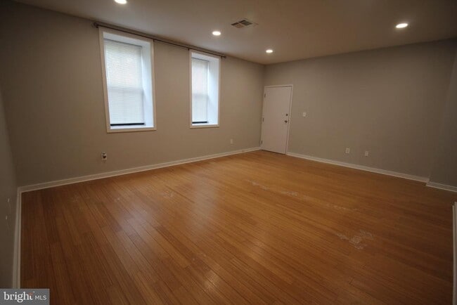 Photo - 20 Swan St Unit A15