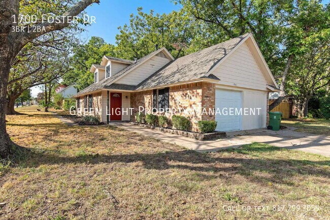 Building Photo - 1700 Foster Dr
