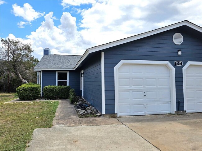 Photo - 5507 Thunderbird St Townhome