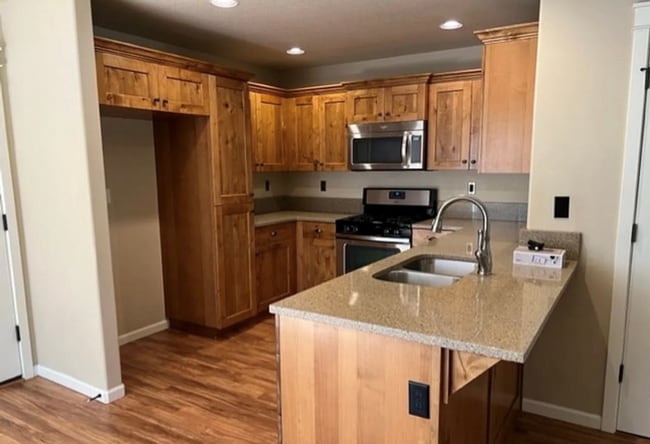 Photo - 20256 Badger Rd