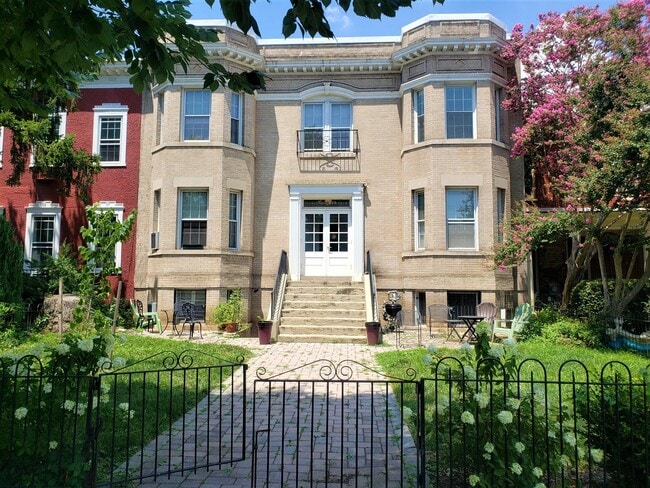 Building Photo - 634 North Carolina Ave SE Rental