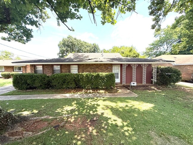 Building Photo - ** 3 Bed 2 Bath located in Montgomery East ** Call 334-366-9198 to schedule a self tour