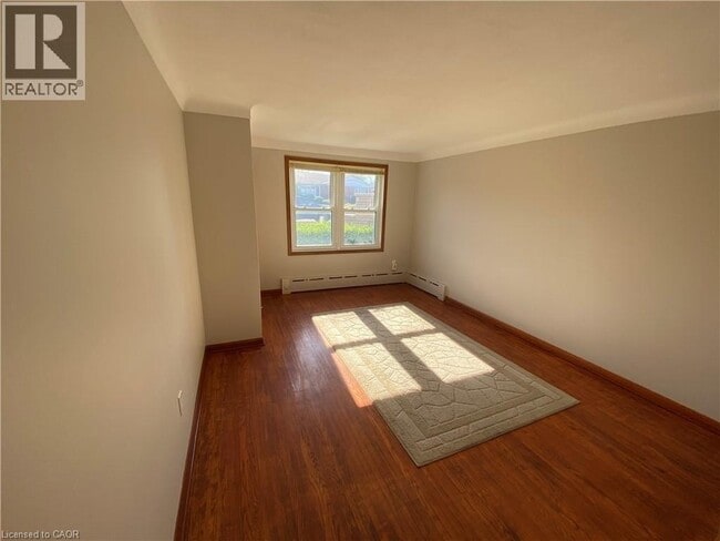 Photo - 300 Knoll St