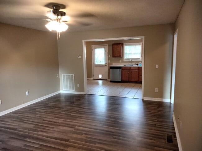 Photo - 502 Clark St