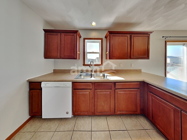 Photo - 3085 Warwickshire Dr
