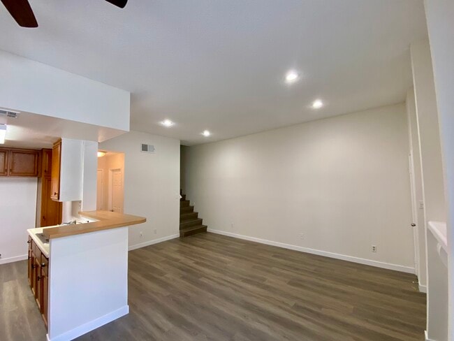 Building Photo - 14520 Plummer St