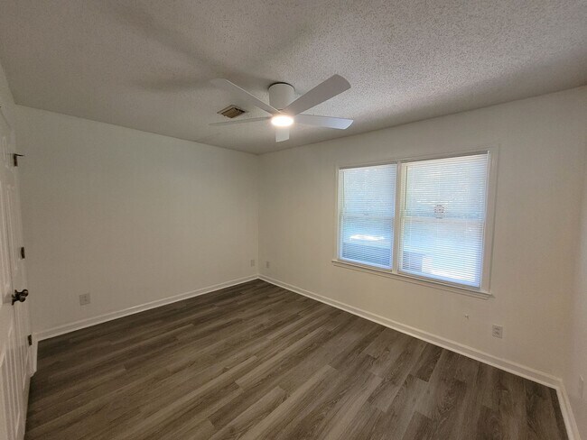 Photo - Adorable 2 Bed/1 Bath Condo - One Story - ...