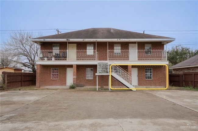 Building Photo - 10 Carlotta St Unit 2