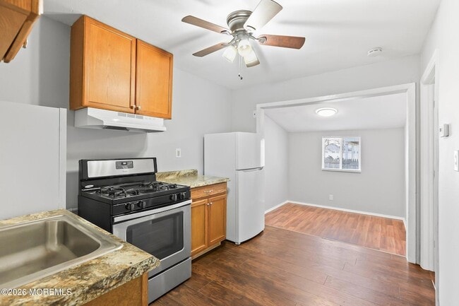 Building Photo - 42 Center Ave Unit 3