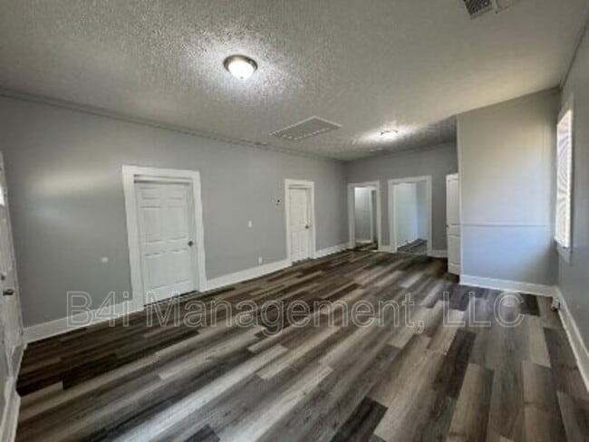 Photo - 407 Circus St