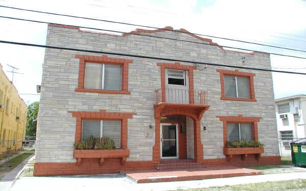 Photo - 858-866 NW 3rd St